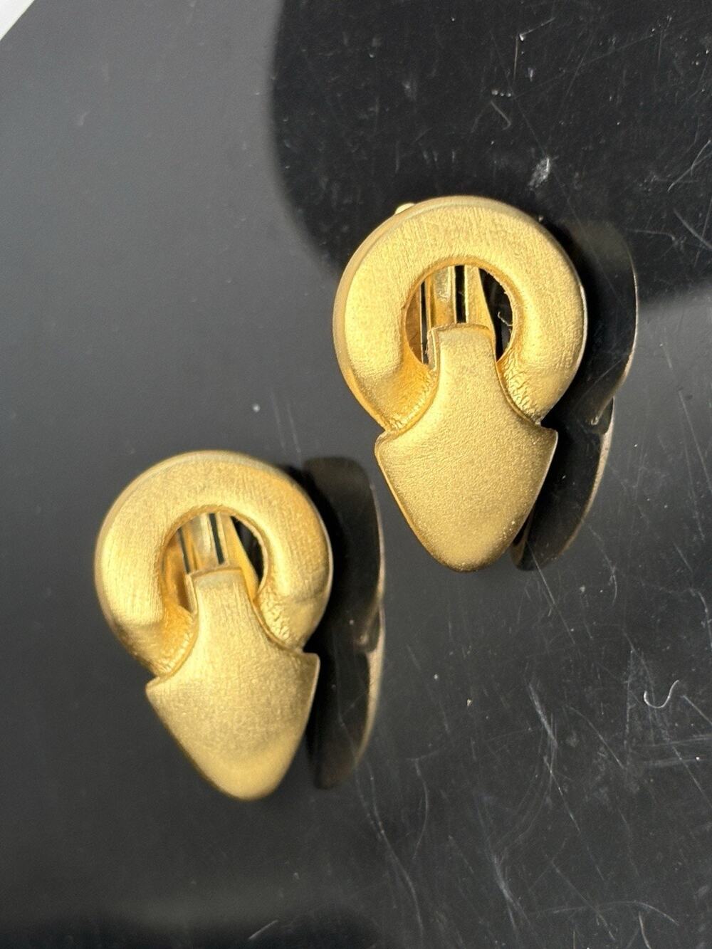 Vintage Givenchy Signed Brushed Gold Tone Arrow Loop Modernist Clip On Earrings